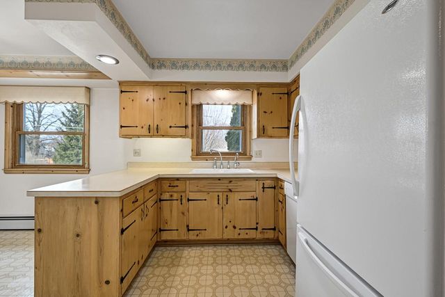 17880 Redvere DRIVE, Brookfield, WI 53045