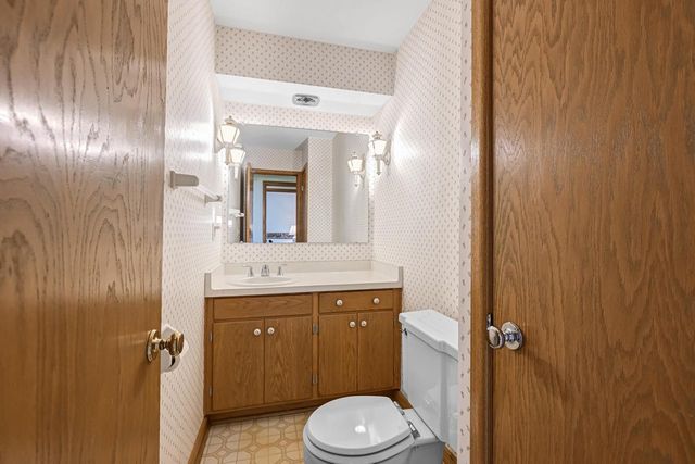 17880 Redvere DRIVE, Brookfield, WI 53045