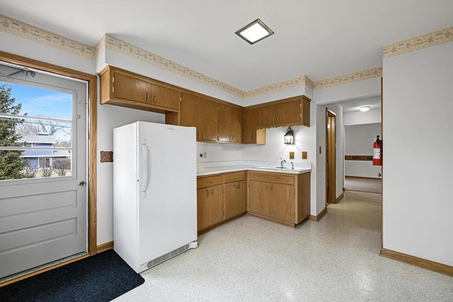 17880 Redvere DRIVE, Brookfield, WI 53045