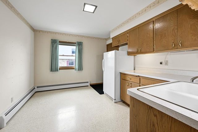 17880 Redvere DRIVE, Brookfield, WI 53045