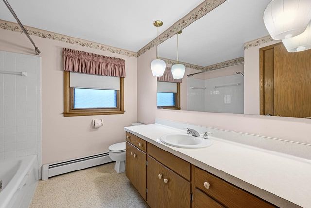 17880 Redvere DRIVE, Brookfield, WI 53045