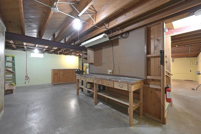 17880 Redvere DRIVE, Brookfield, WI 53045