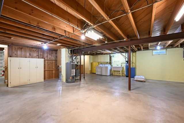 17880 Redvere DRIVE, Brookfield, WI 53045