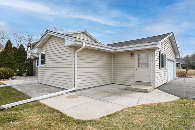 17880 Redvere DRIVE, Brookfield, WI 53045