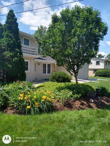 17880 Redvere DRIVE, Brookfield, WI 53045