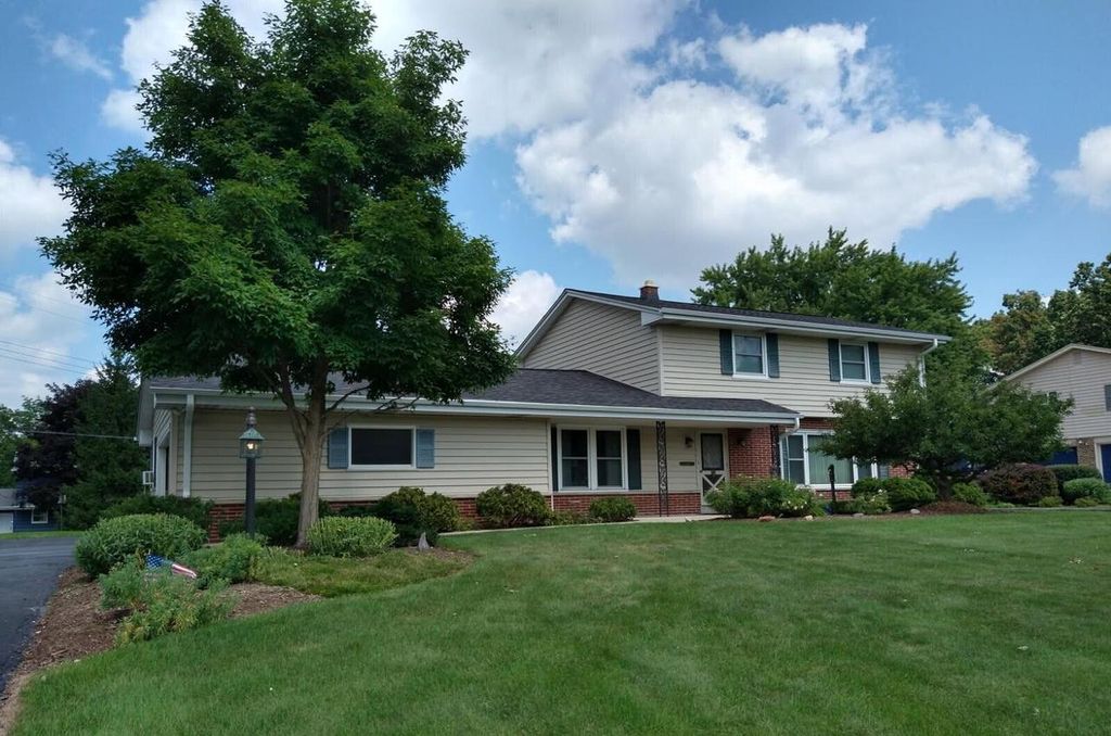 17880 Redvere DRIVE, Brookfield, WI 53045