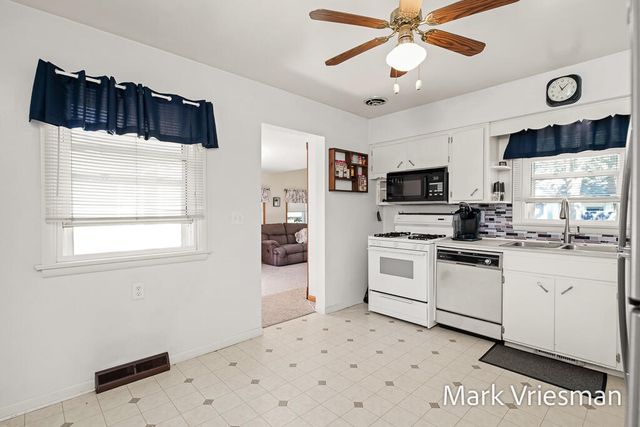 3125 Coolidge Road, Muskegon, MI 49441