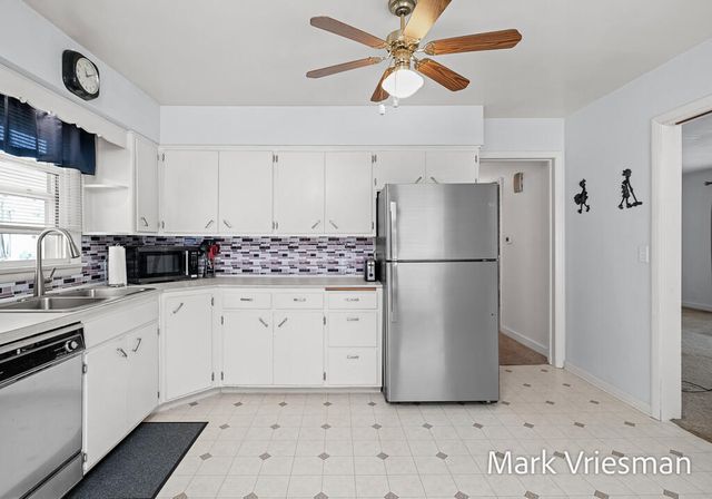 3125 Coolidge Road, Muskegon, MI 49441