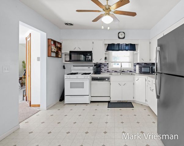 3125 Coolidge Road, Muskegon, MI 49441