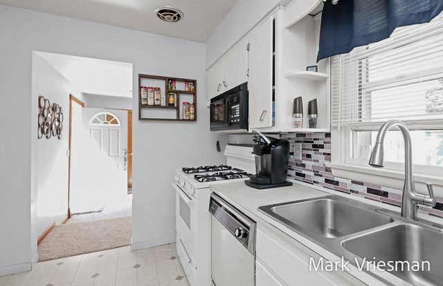 3125 Coolidge Road, Muskegon, MI 49441