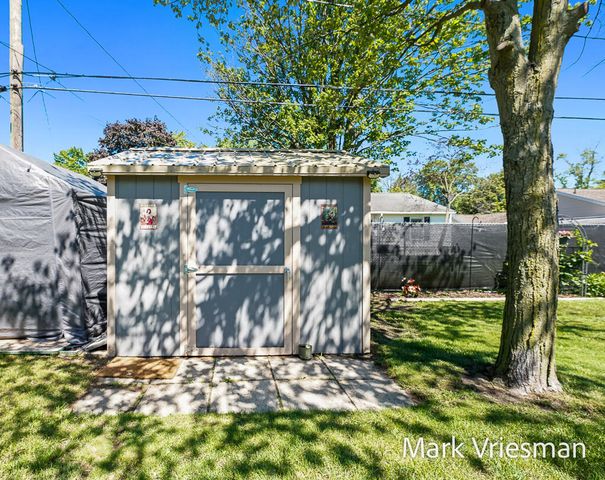 3125 Coolidge Road, Muskegon, MI 49441