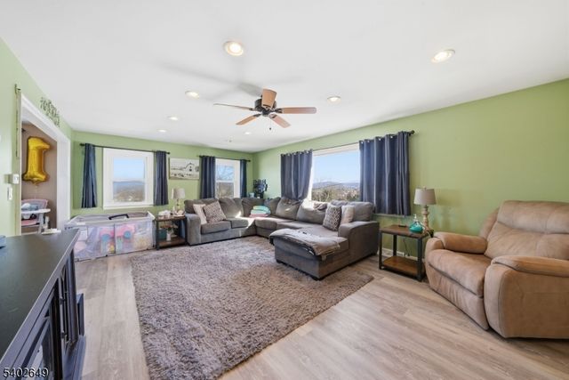 32 Willow St, Sussex Boro, NJ 07461