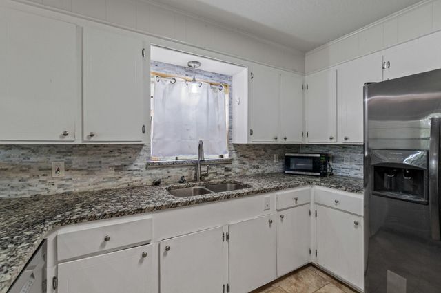 400 Hacienda Ave., Hattiesburg, MS 39402