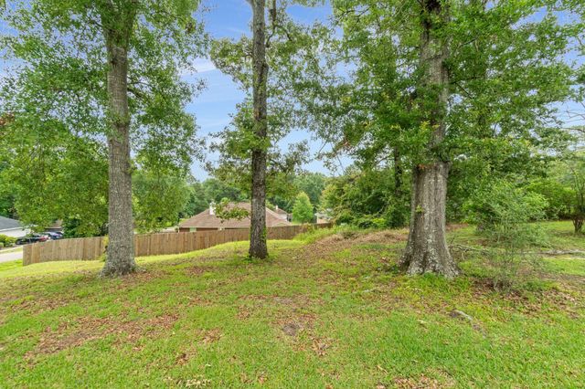 400 Hacienda Ave., Hattiesburg, MS 39402