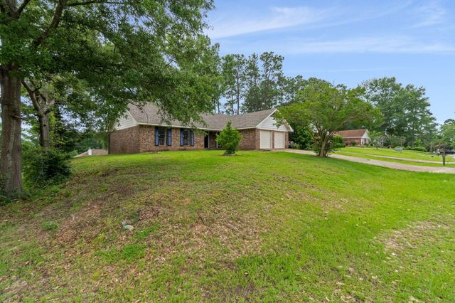 400 Hacienda Ave., Hattiesburg, MS 39402