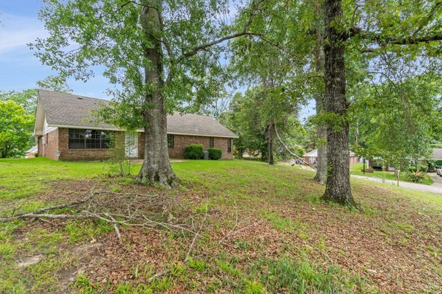 400 Hacienda Ave., Hattiesburg, MS 39402