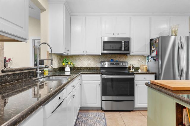 10462 Woodview Drive, Bryan, TX 77845