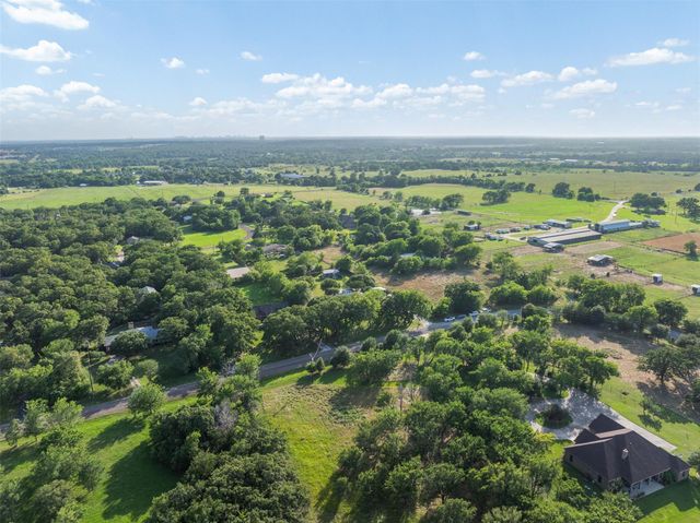 10462 Woodview Drive, Bryan, TX 77845