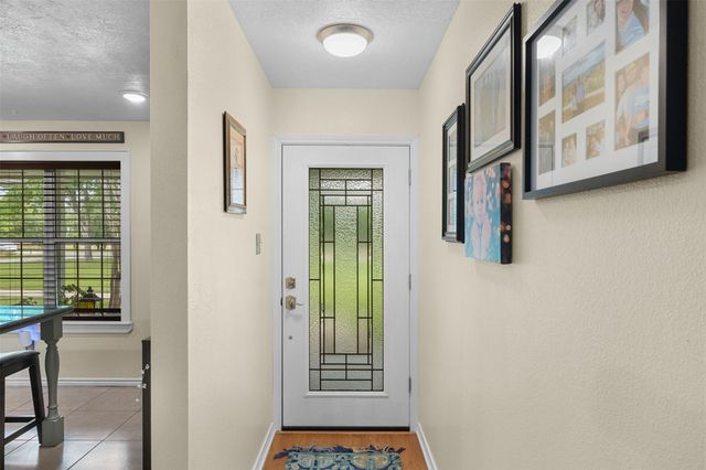 10462 Woodview Drive, Bryan, TX 77845