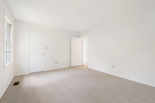 14516 OAK CLUSTER DR, Centreville, VA 20120