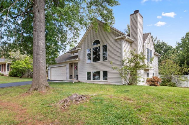 14516 OAK CLUSTER DR, Centreville, VA 20120