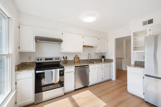 14516 OAK CLUSTER DR, Centreville, VA 20120