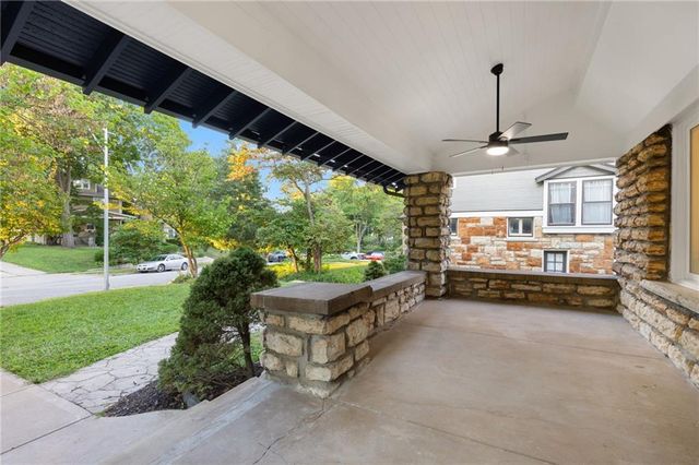 141 W 61st Terrace, Kansas City, MO 64113