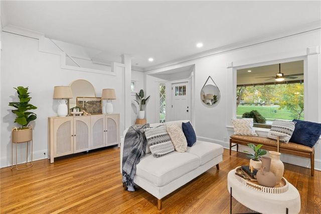 141 W 61st Terrace, Kansas City, MO 64113