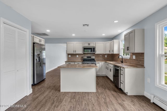2 Ashcroft Lane, Toms River, NJ 08757