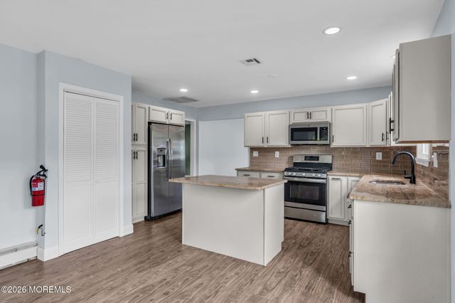 2 Ashcroft Lane, Toms River, NJ 08757