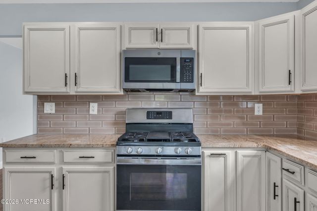 2 Ashcroft Lane, Toms River, NJ 08757