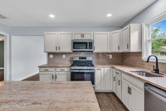 2 Ashcroft Lane, Toms River, NJ 08757