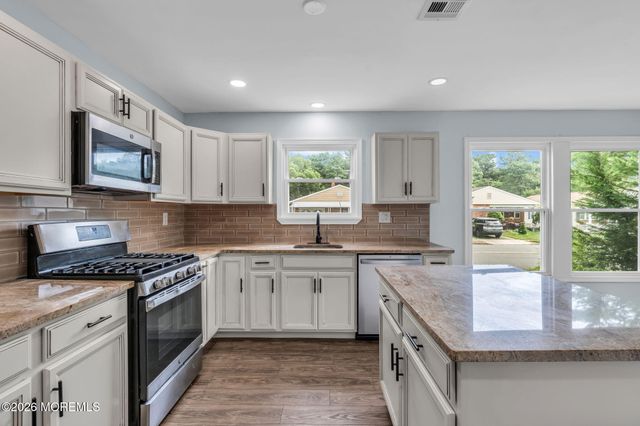 2 Ashcroft Lane, Toms River, NJ 08757