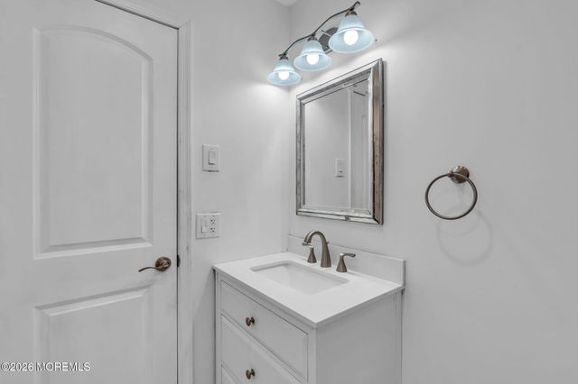 2 Ashcroft Lane, Toms River, NJ 08757