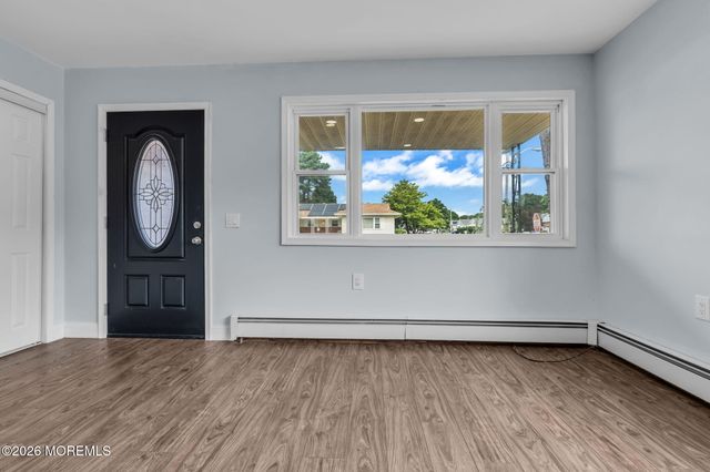 2 Ashcroft Lane, Toms River, NJ 08757