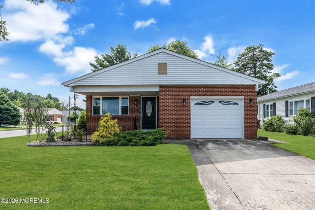 2 Ashcroft Lane, Toms River, NJ 08757