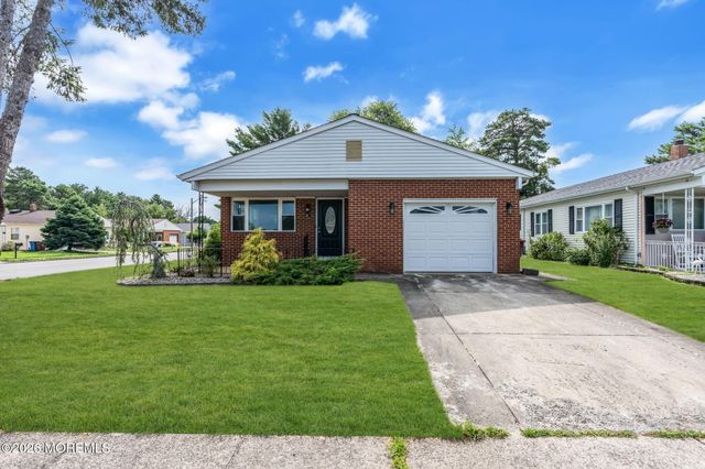2 Ashcroft Lane, Toms River, NJ 08757