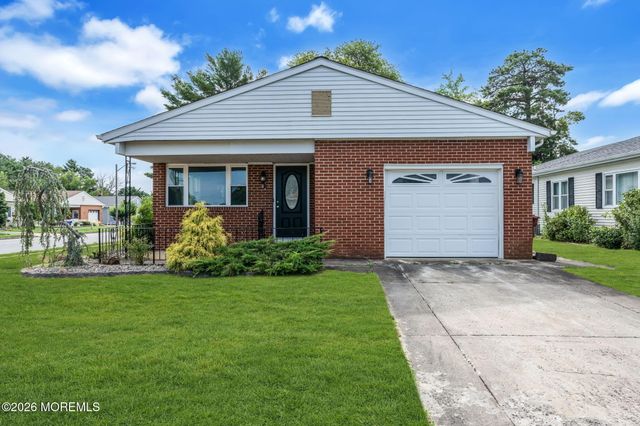 2 Ashcroft Lane, Toms River, NJ 08757