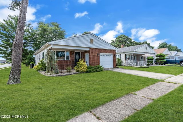 2 Ashcroft Lane, Toms River, NJ 08757