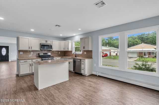 2 Ashcroft Lane, Toms River, NJ 08757