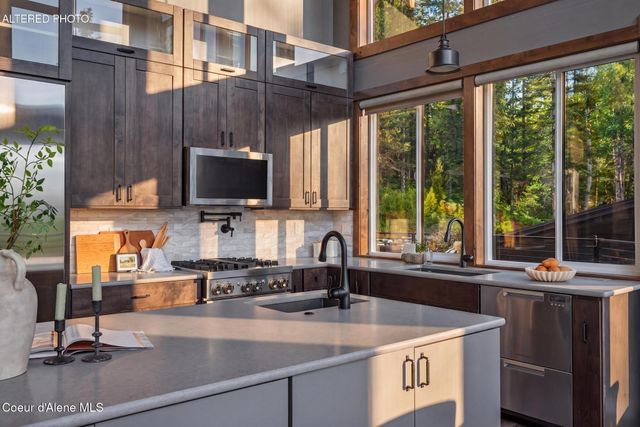 2282 N North Center Valley RD, Sandpoint, ID 83864