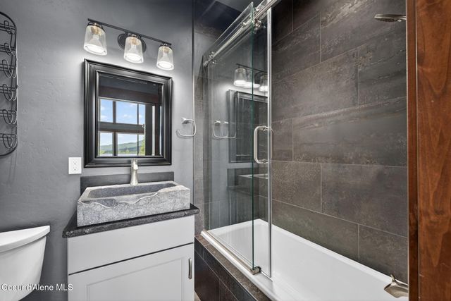 2282 N North Center Valley RD, Sandpoint, ID 83864