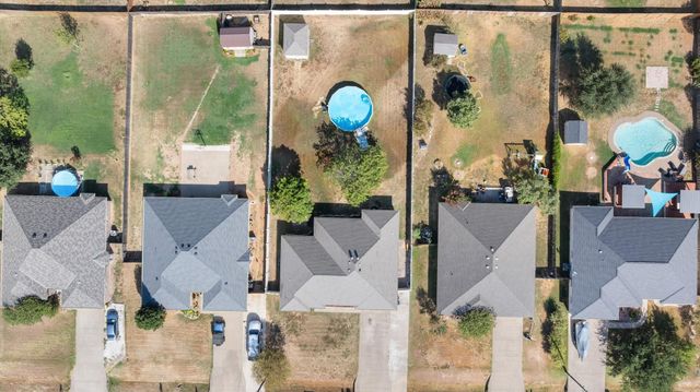 612 Parker Lane, Granbury, TX 76048