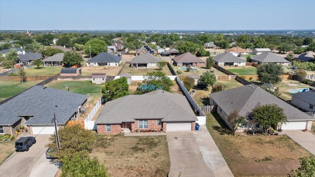 612 Parker Lane, Granbury, TX 76048