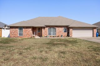 612 Parker Lane, Granbury, TX 76048