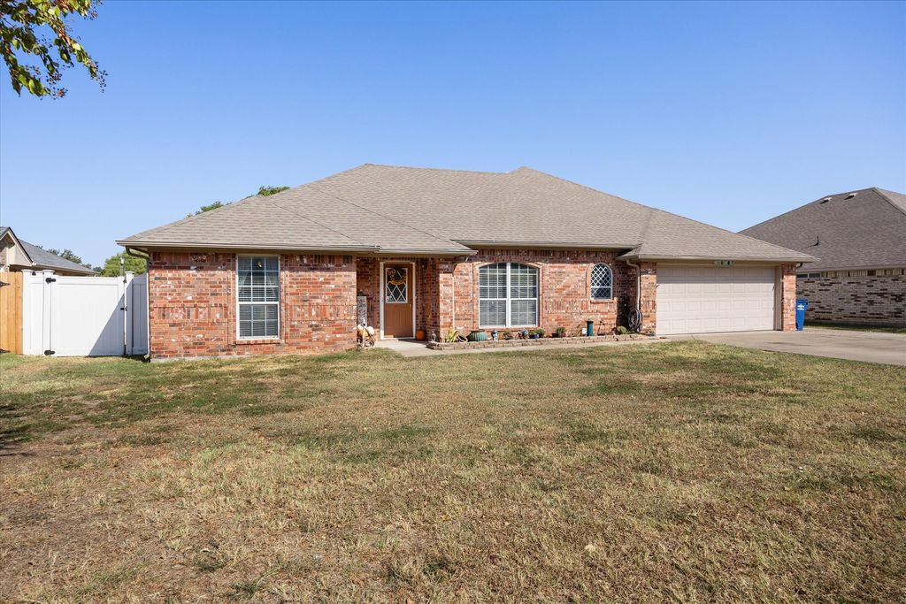 612 Parker Lane, Granbury, TX 76048 — photo 2