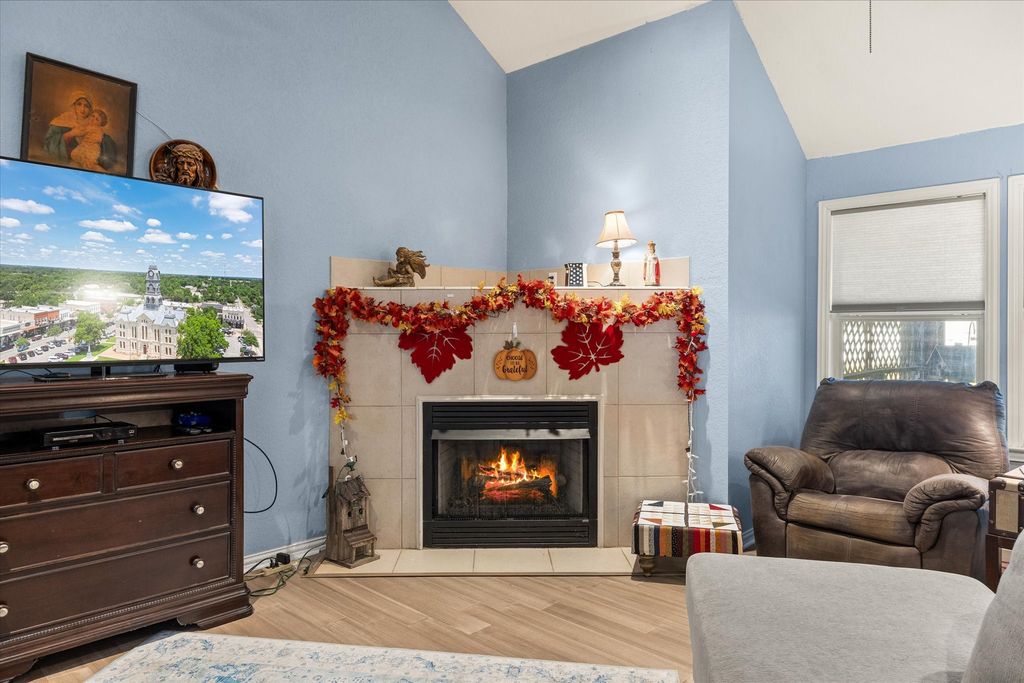 612 Parker Lane, Granbury, TX 76048 — photo 5