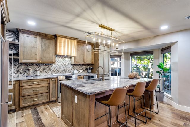 16015 Chalfont Circle, Dallas, TX 75248