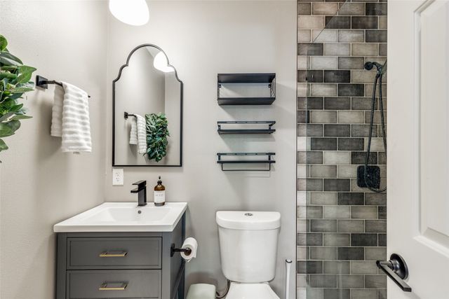 16015 Chalfont Circle, Dallas, TX 75248