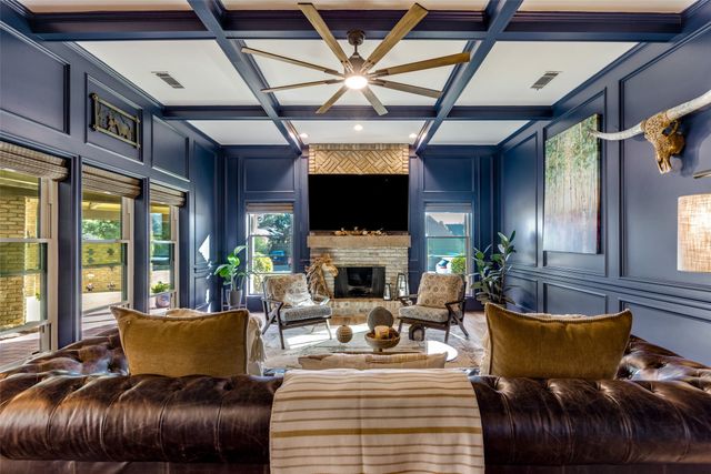 16015 Chalfont Circle, Dallas, TX 75248